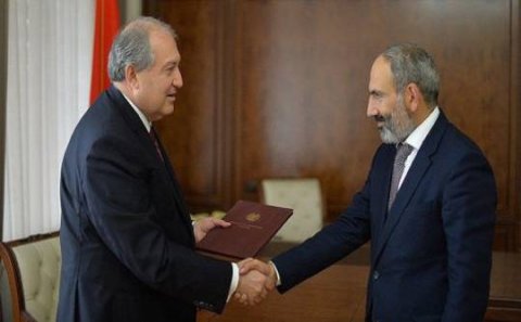 Ermənistanda vəziyyət qarışdı: Prezident baş nazirin əleyhinə çağırış etdi...
