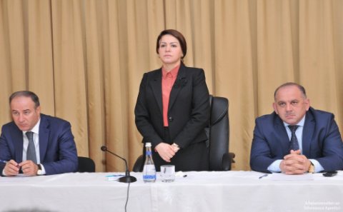 Bələdiyyə sədri qadının evini 130 minə başqasına satıb – İcra başçısını qəbulunda olay