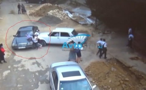 Azərbaycanda DƏHŞƏT: Taksi sürücüsü məktəbliləri belə vurub əzdi -VİDEO