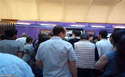 Bakı metrosunda intihara cəhd – Sevdiyi oğlana görə