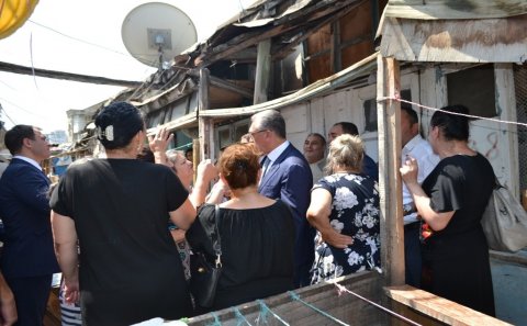 Bakıda qədim bina qəzalı vəziyyətə düşüb – Sakinlər köçürülür