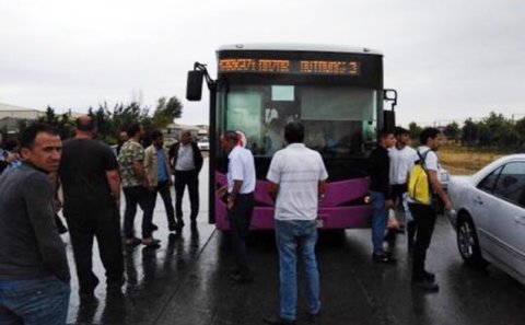Avtobus sürücüsü sükan arxasında öldü - VİDEO