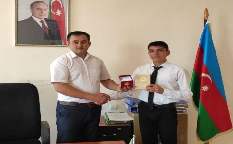 Gənc məktəb direktorunun uğurları: 13 tələbə, 644 bal göstərici, QIZIL MEDAL və attestatlar...