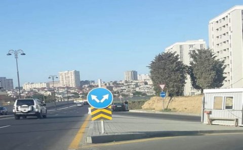 Bakının mərkəzində qeyri-adi yol nişanı - FOTO
