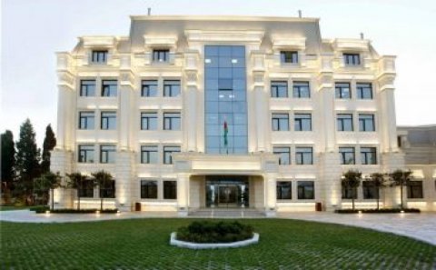 İcra hakimiyyətinin binasının qarşısında biabırçı mənzərə – Fotolar