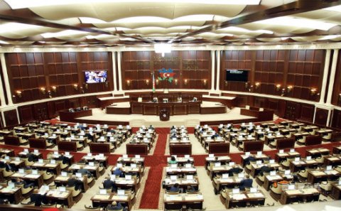 Yanvarın 1-dən pensiyada olan deputatların pensiyaları artacaq
