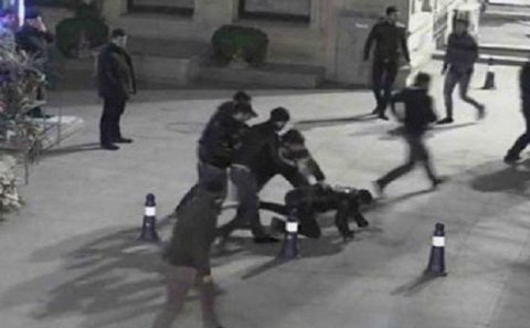Bakının mərkəzində qan töküldü: kütləvi dava bıçaqlanma ilə bitdi