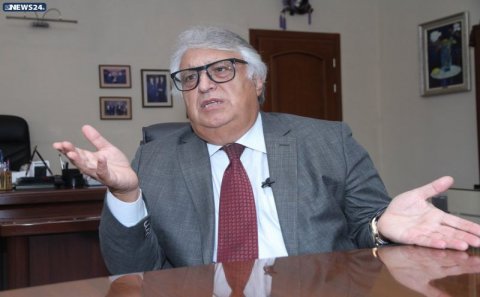 Rektor telekanalları tənqid etdi: 
