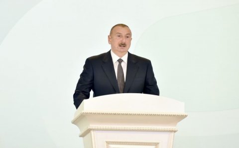 Yenə də meydanlarda sülənir, guya heç kim bilmir, bunun keçmişi nədir” – İlham Əliyev