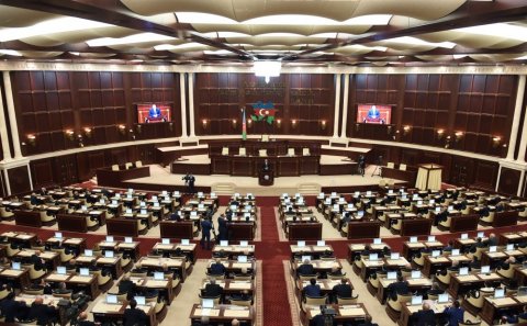 Milli Məclisin adı dəyişdirilsin! — Ziyalılardan TƏKLİF
