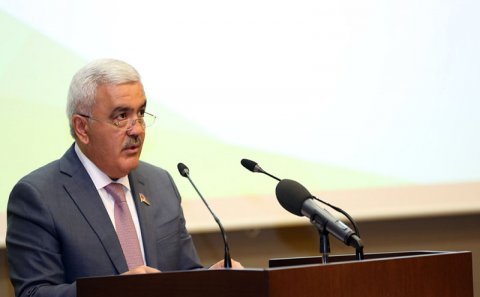 Rövnəq Abdullayev: 