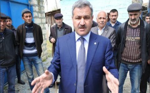 Tərtərdə daşla qovulan məktəb direktoru təhsil şöbəsinin müdiri təyin edildi — Sakinlər icra başçısına etiraz etdilər (VİDEO)