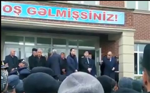 Zərdabda etiraz aksiyası: İcra başçısı hadisə yerinə gəldi - Video