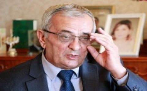 İsgəndər Həmidov vəfat etdi