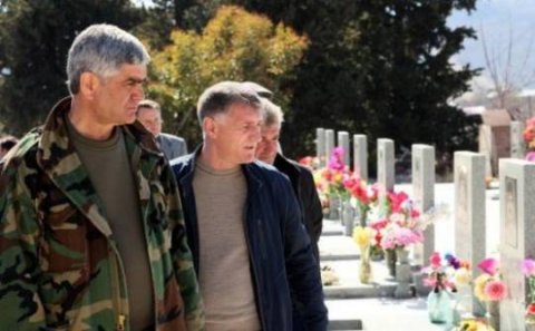 Erməni general Xocalıda and içdi: “Torpaqların təslim edilməsinə izn verməyəcəm…”- FOTO