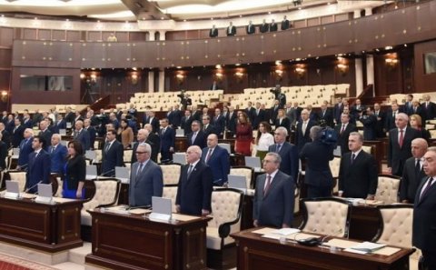Yeni seçilmiş deputatlar təcili Milli Məclisə çağırılıb - Təhlükə səbəbindən