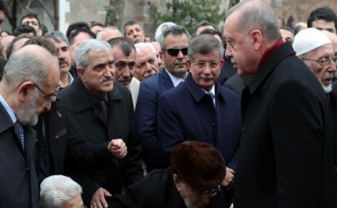 Ərdoğan Davudoğlu ilə salamlaşmadı