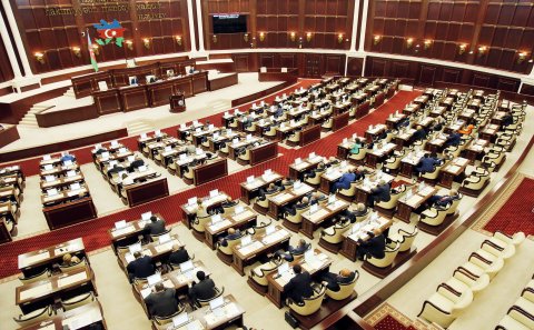 Milli Məclisin plenar iclası başladı