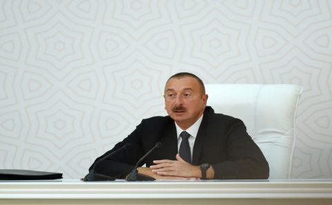 İlham Əliyev müxalif partiya sədrlərini təbrik etdi
