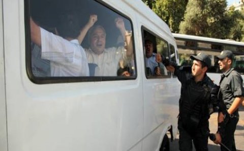 “Qaçqınları evlərdən, küçələrdən yığıb, zorla da olsa,  Qarabağa qaytarırlar...”