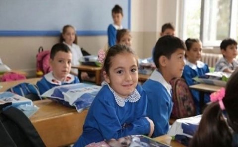 Türkiyədə şagirdlərin hamısını növbəti sinfə keçirəcəklər