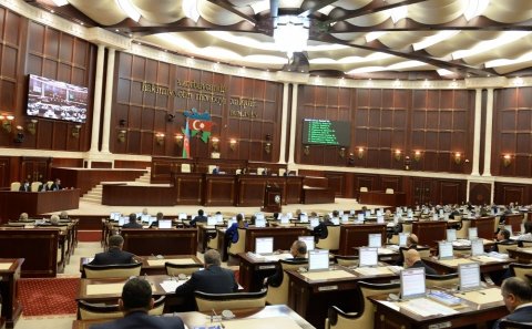 Milli Məclisin iclası başladı