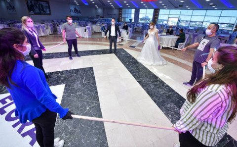 Bu ölkədə qadağadan sonra toylar belə keçiriləcək - FOTO