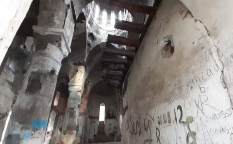 Zaqatalada alban kilsəsi dağıdılır: Deputat və Əbülfəs Qarayevdən isə reaksiya yoxdur