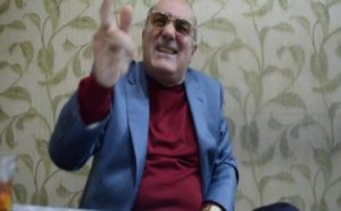 Keçmiş nazirdən Ayaz Mütəllibova qətl ittihamı: “yaxasını kənara çəkə bilməz”