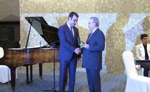 Ramiz Mehdiyevdən medal alan Cavadov tutulan səfirin müdafiəsinə qalxdı: 