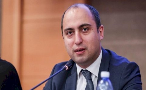 Nazir özünə müşavir təyin etdi