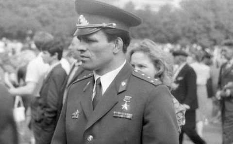 Təyyarəni qaçırmaq istəyən tələbələrin baş tutmayan terroru - milis polkovnikinin qəhrəmanlığı niyə gizli saxlanılıb?