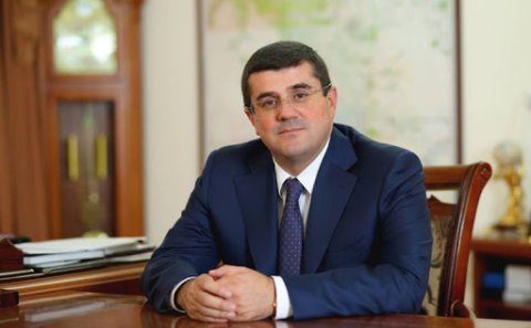 KİV: Arayik Harutyunyan gizli şəkildə Rusiyaya gedib – Paşinyanın arvadının planı üçün