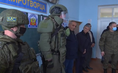 Rus hərbçiləri azyaşlı ermənilərə təlim keçir – Əsgəranda