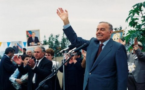 Vaqif Mustafayevin Heydər Əliyev haqda filmini kim qadağan edib? 