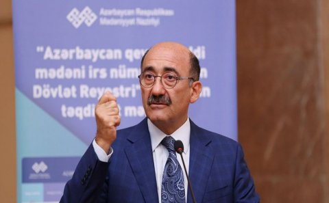 Sabiq nazir ölkədən çıxışına 