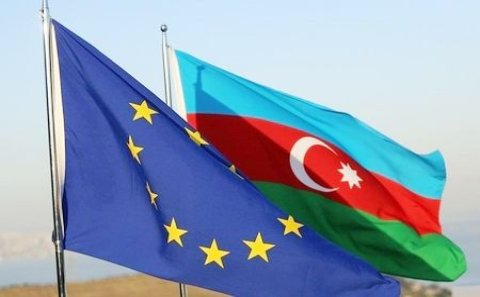 Avropa İttifaqı və UNFPA Azərbaycanda ataların uşağa qulluqda iştirakının təşviqi məqsədilə Atalar Məktəbləri yaradır