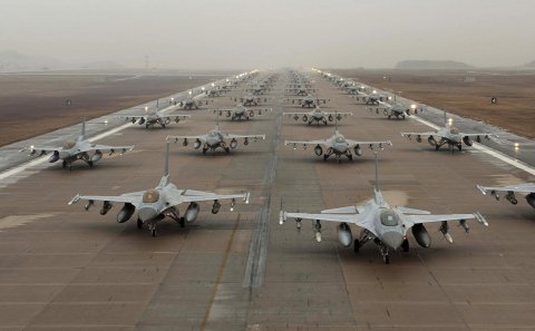QURUDA RUSİYA, HAVADA NATO ÜSTÜNDÜR – “NATO aviasiyası bir neçə günə Rusiya ordusunun böyük hissəsini dağıda bilər”