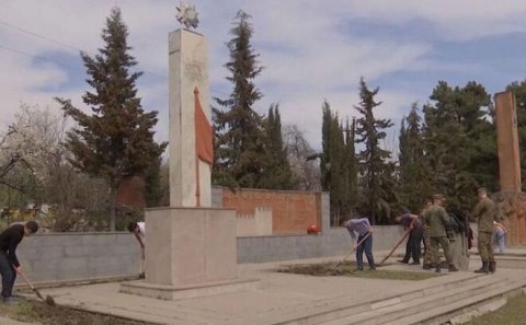 Ruslar Azərbaycan torpağında ermənilərə kişilik dərsi keçir - FOTO