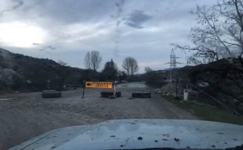 Həkəri körpüsündə həyat  hələlik rusca və ermənicə davam edir, AMMA...-FOTO