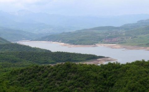 Qarabağa gələn Ermənistan naziri Sərsəng anbarına  forel balıqları da buraxdı...