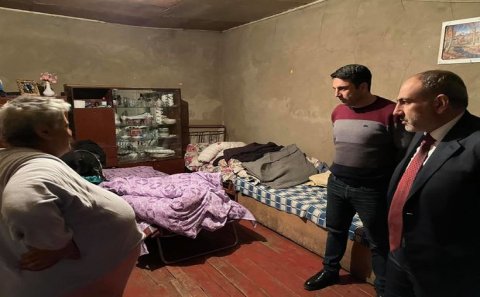 Paşinyan erməniləri ələ salır: Sanki “siz elə səfalətə layiqsiniz!” deyir... - FOTO
