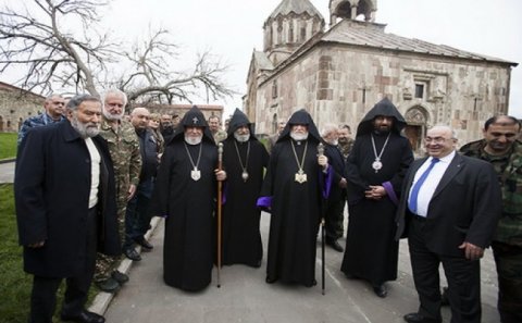 Bir neçə saatdan sonra erməni katolikosunun Laçındakı sərhəd məntəqəsindən keçəcəyi gözlənilir...