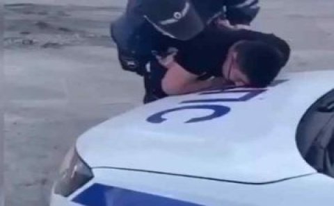 Rusiyada gənc azərbaycanlını öldürən polisin azadlığa buraxılmasını tələb edirlər