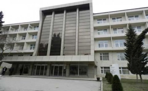 Tibbi sığorta ilə gələn xəstəyə barmaq göstərdilər - 