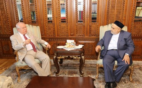 Şeyxülislam Allahşükür Paşazadə  Akkan Süveri qəbul etdi