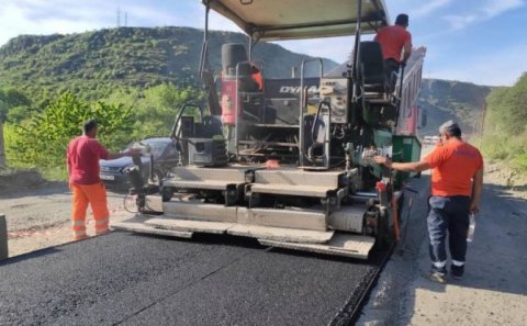 Araik Xankəndindən Tərtər rayonunun bu şəhərinə gedən yolu asfaltlamağa başladı...-FOTO