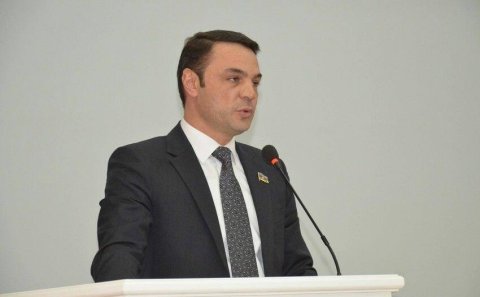 Polisi döyən deputatın atası necə 