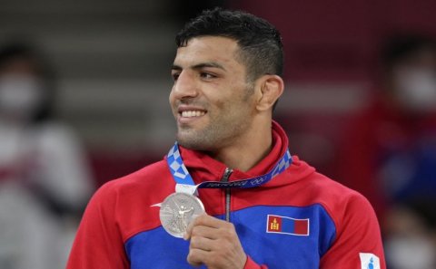 Medalın birini İsrail, birini Azərbaycana həsr etdi - İranda hədələndi