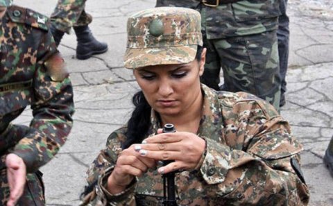 Ermənistandan növbəti rüsvayçı addım: Qadınlar kişilərin getməyə qorxduğu döyüş postlarında dayanacaq